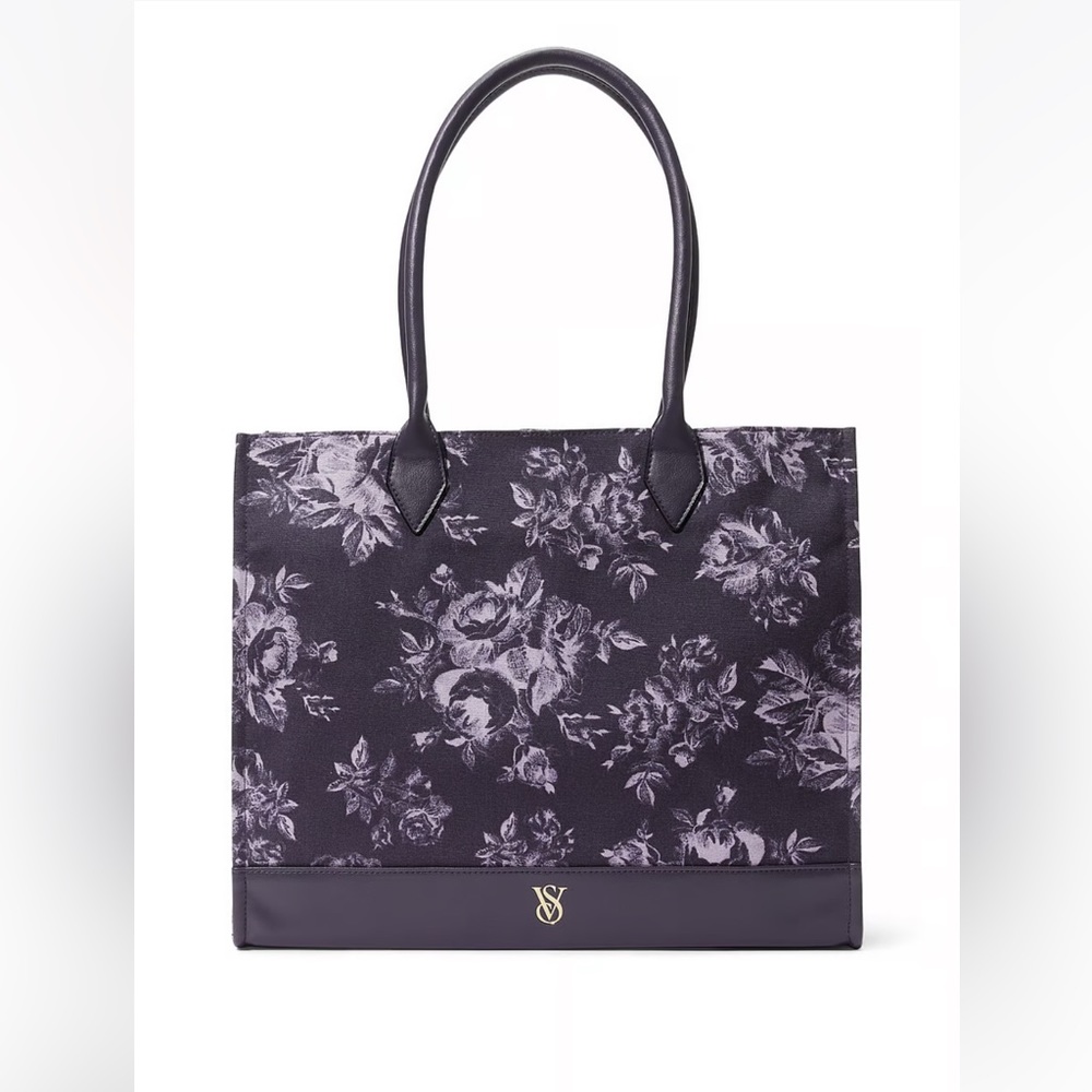 VICTORIA’S SECRET
Floral Book Tote Black Purple